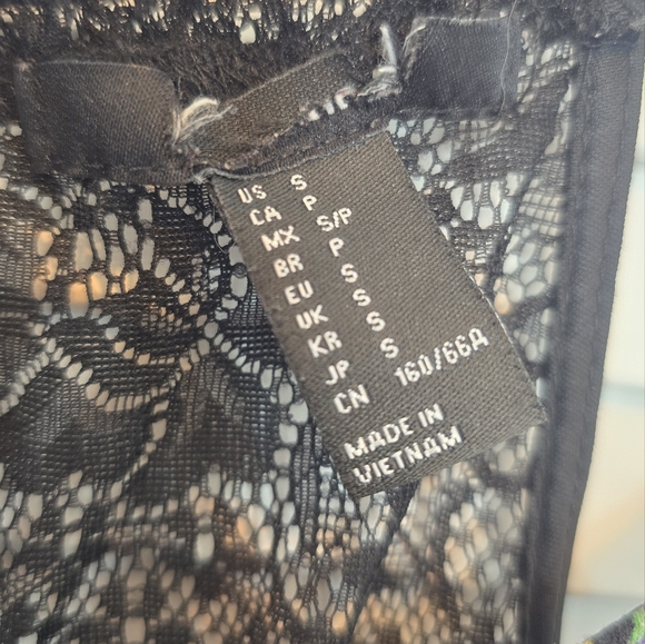 EXPRESS Black Floral Lace Back Romper Pockets Sz Small Boho Romantic Cottagecore - Picture 8 of 13